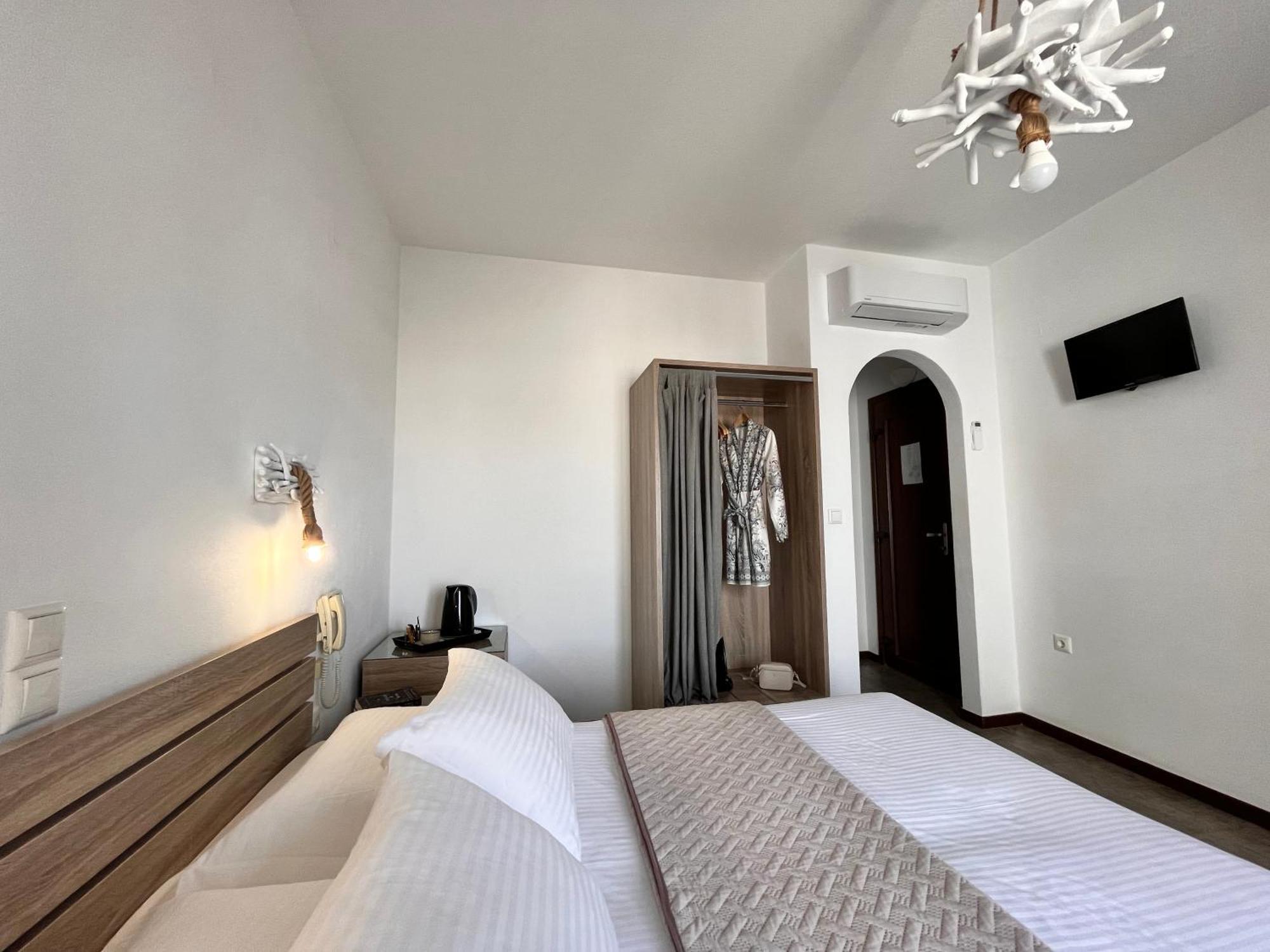 Christina Hotel, Adults Only, Heated Salt Water Pool Naousa  Room photo